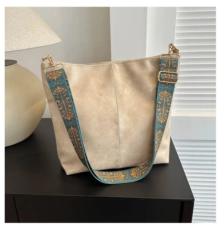 Chelsey’s Vintage Charm | Leather Shoulder Bag