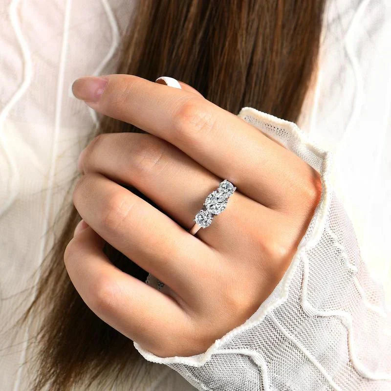 Clare Dreifach Stein Ring | White Gold