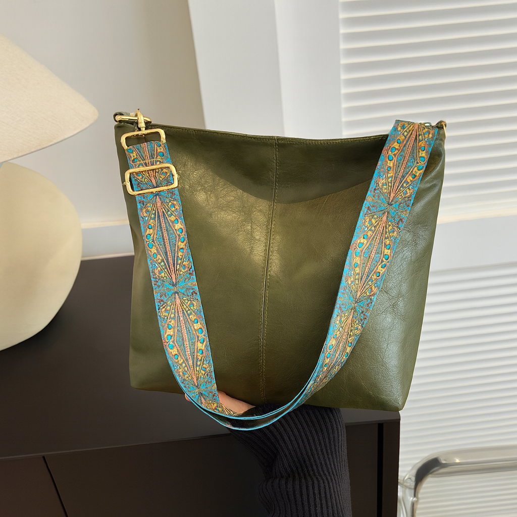 Chelsey’s Vintage Charm | Leather Shoulder Bag