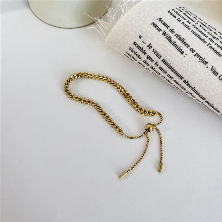 Lucetta Invicta Bracelet in Gold