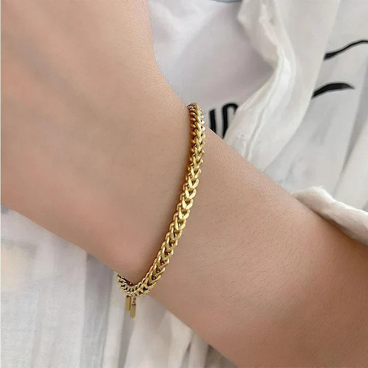 Lucetta Invicta Bracelet in Gold