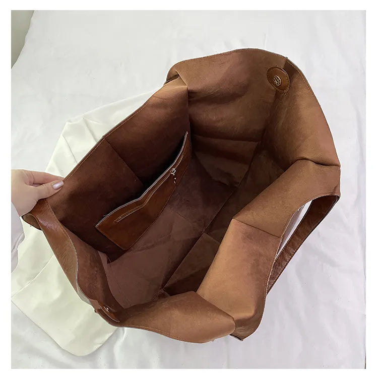 Laura’s Timeless Allure | Vintage Bag