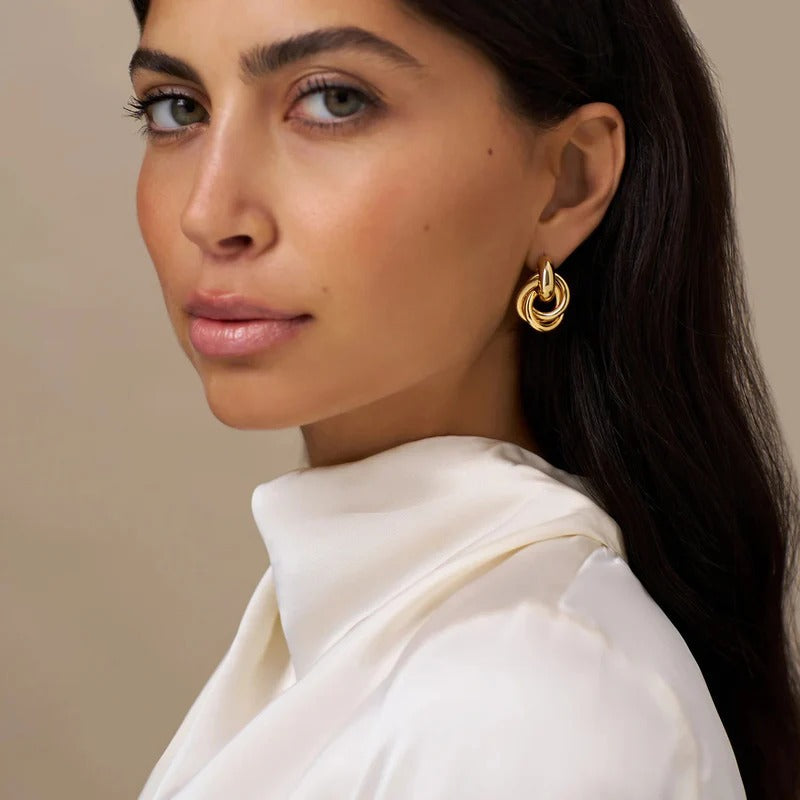 Interlocking Hoop Earrings in Gold