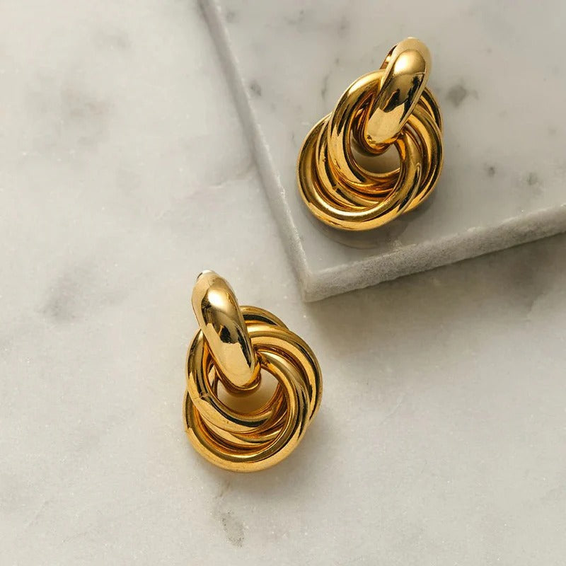 Interlocking Hoop Earrings in Gold